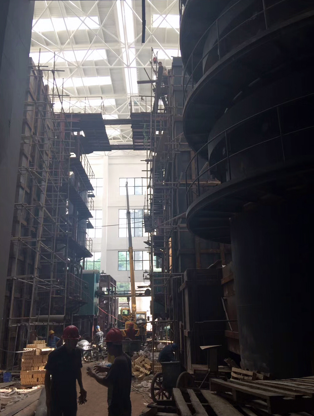 循環(huán)流化床鍋爐施工現場